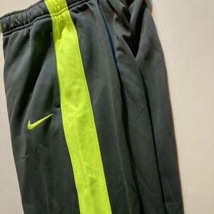Boys Nike gray & yellow large pants